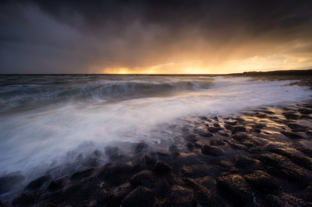 Ruige lucht boven zee
