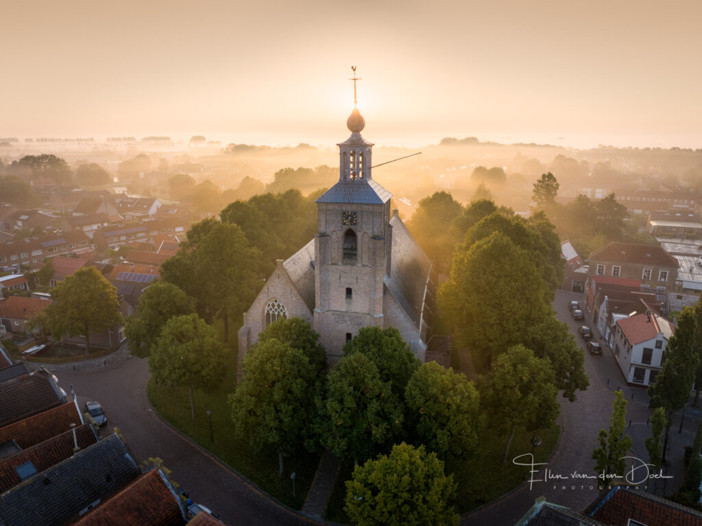 Zonsopkomst Oude Tonge met mist