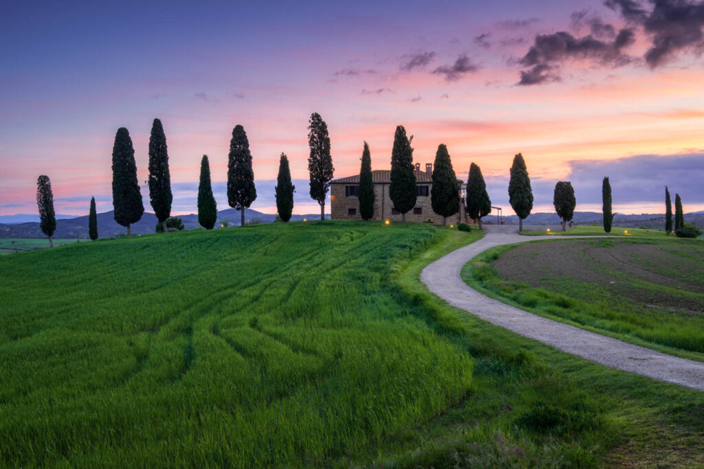 Het glooiende landschap van Toscane
